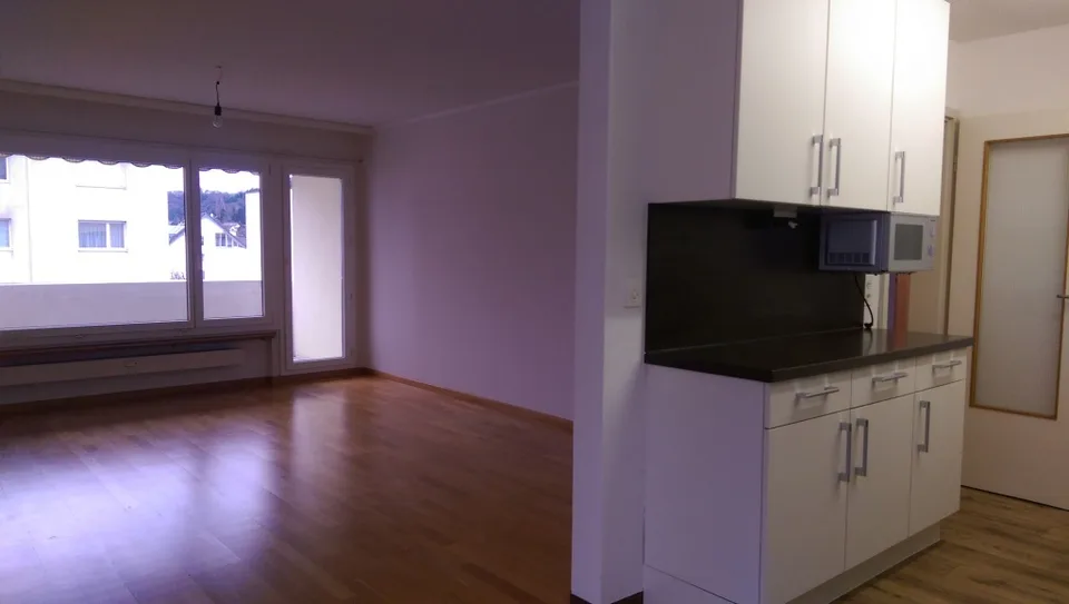 Appartamento soleggiato di 3 locali con balcone e ascensore