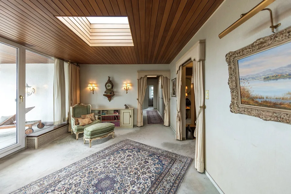 Appartamento penthouse con una vista lontana da sogno e una terrazza di circa 155m2 – foto 8 di 10