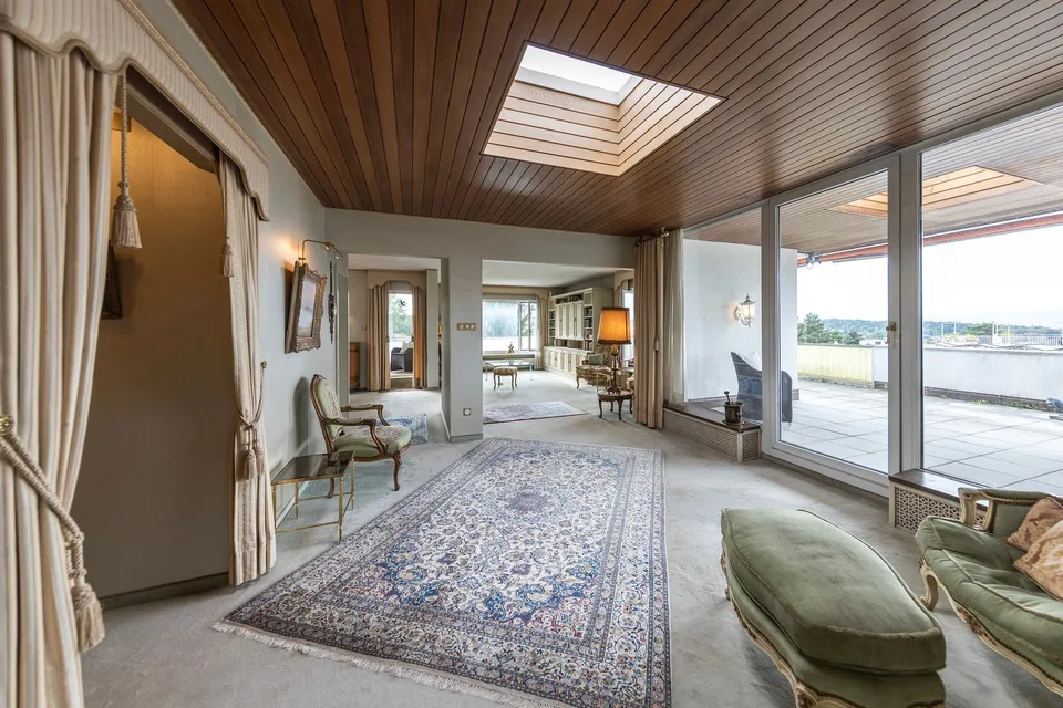Appartamento penthouse con una vista lontana da sogno e una terrazza di circa 155m2 – foto 3 di 10