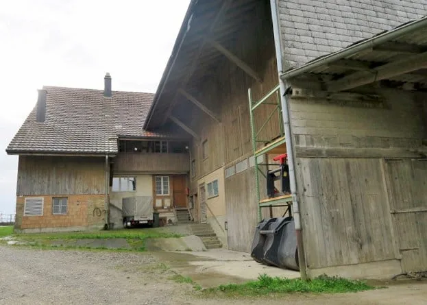 Azienda agricola con casa colonica, vari edifici rurali e terra di prato, con molto potenziale – foto 11 di 18