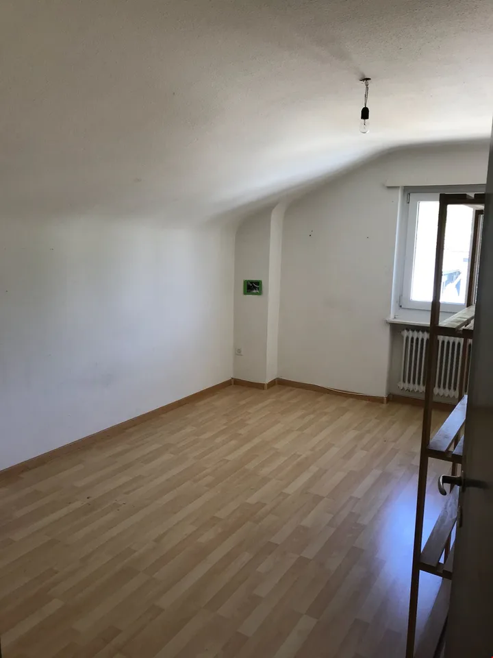 Ab 1.12 - Herzige 2.5 Zi Dachwohnung mit hübschem Ausblick