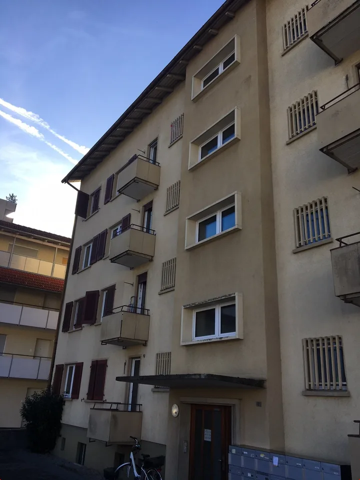 Ab 1.12 - Herzige 2.5 Zi Dachwohnung mit hübschem Ausblick
