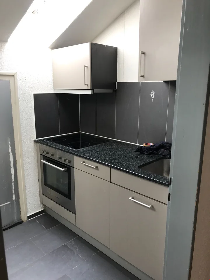Ab 1.12 - Herzige 2.5 Zi Dachwohnung mit hübschem Ausblick
