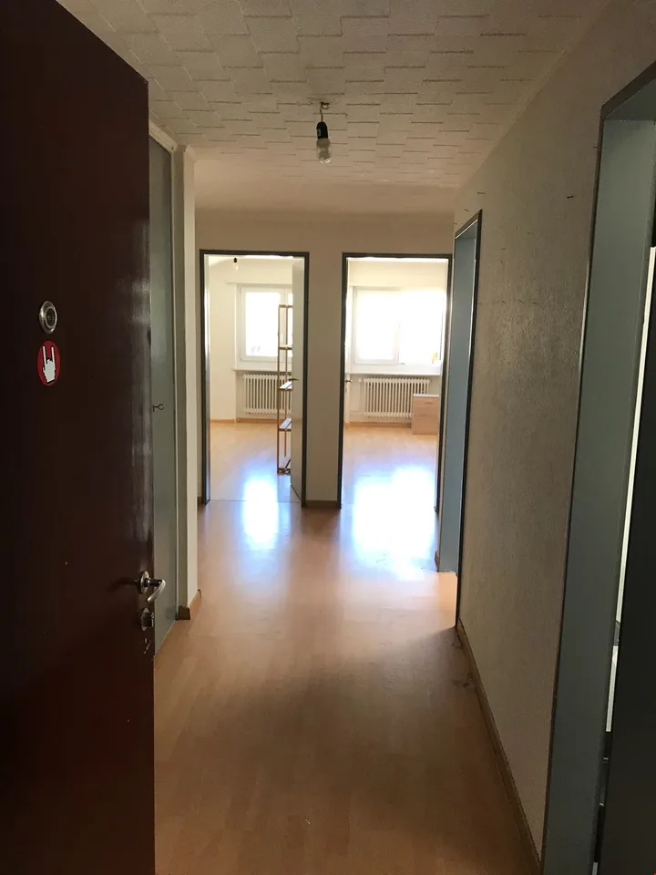 Ab 1.12 - Herzige 2.5 Zi Dachwohnung mit hübschem Ausblick