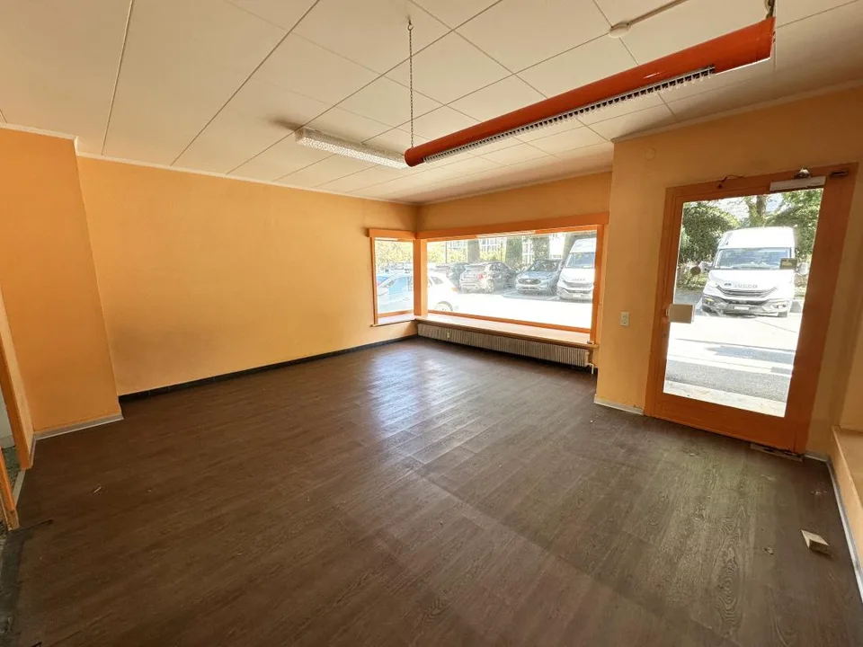 Sierre, local commercial avec sous-sol de 30 m2 aménageable sur demande au cœur de la ville – photo 2 sur 13