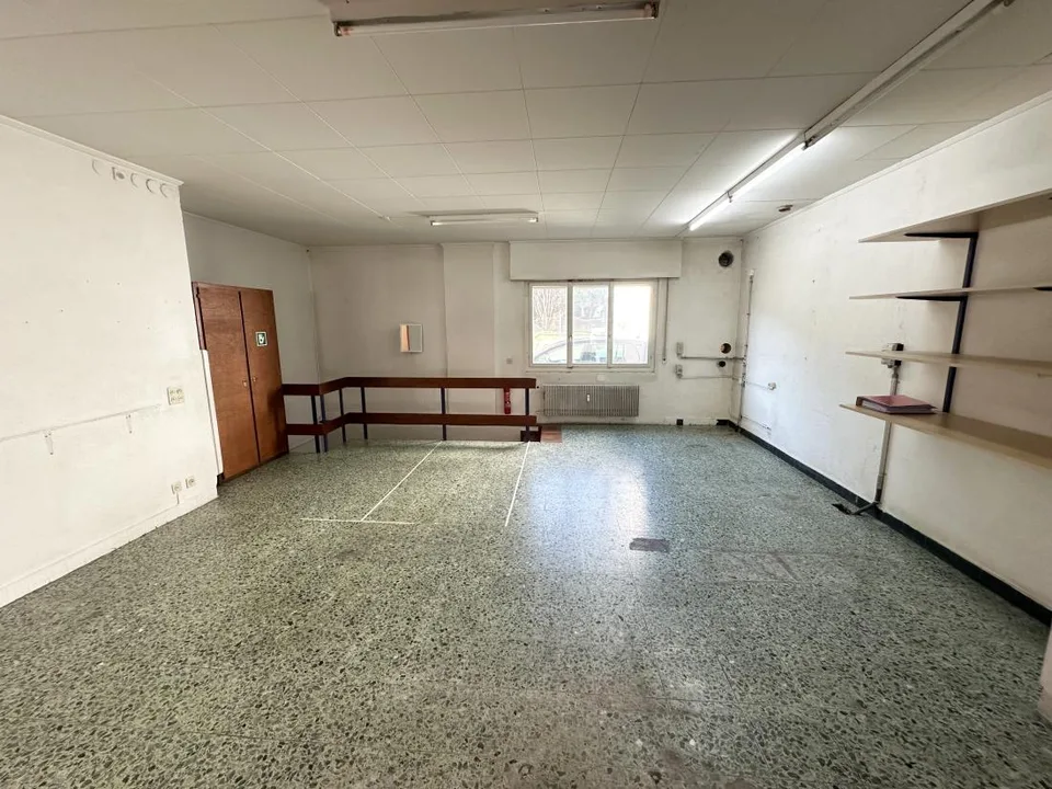Sierre, local commercial avec sous-sol de 30 m2 aménageable sur demande au cœur de la ville – photo 8 sur 13