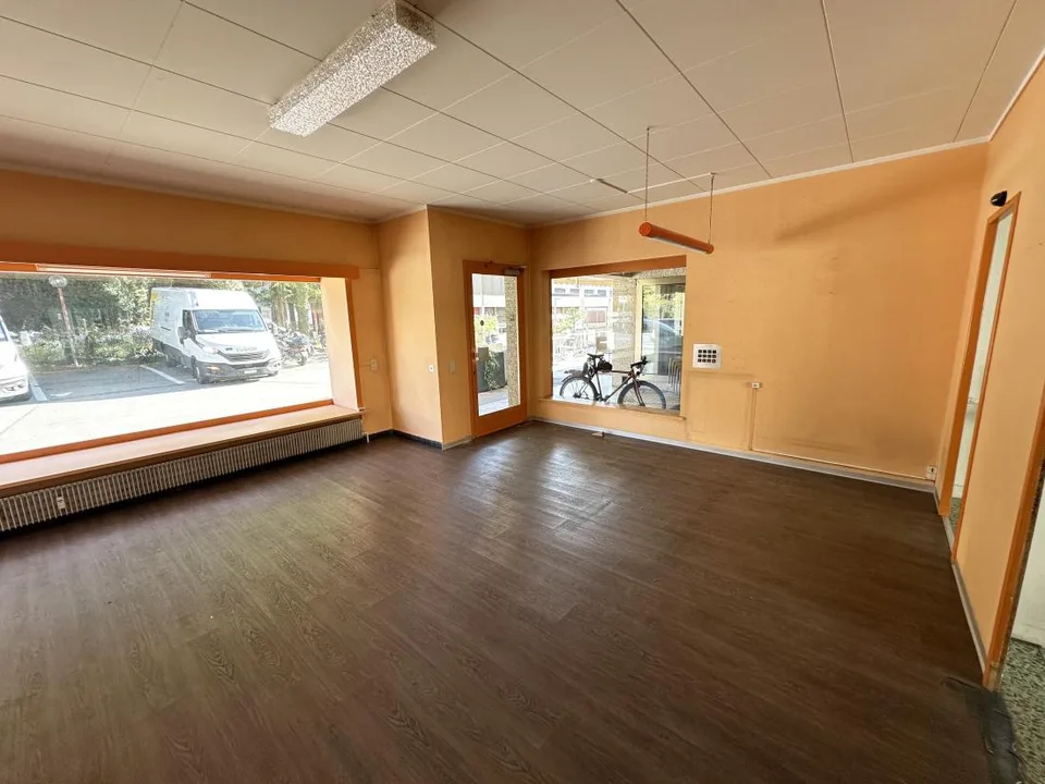 Sierre, local commercial avec sous-sol de 30 m2 aménageable sur demande au cœur de la ville – photo 3 sur 13