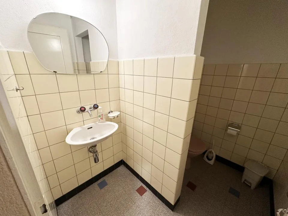 Sierre, local commercial avec sous-sol de 30 m2 aménageable sur demande au cœur de la ville – photo 12 sur 13