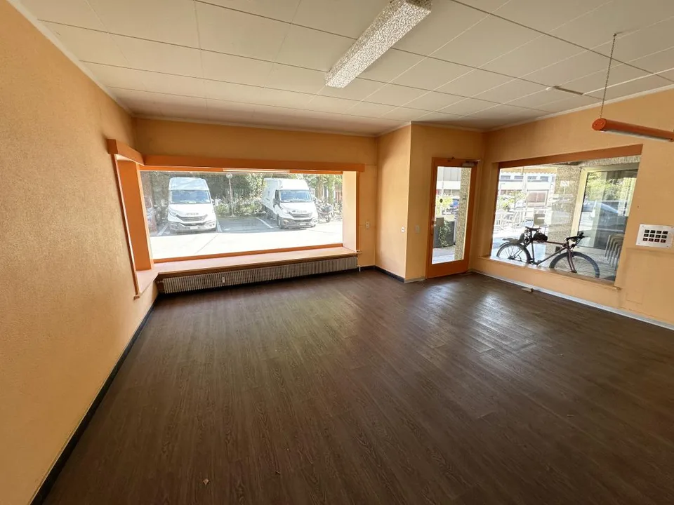 Sierre, local commercial avec sous-sol de 30 m2 aménageable sur demande au cœur de la ville – photo 4 sur 13