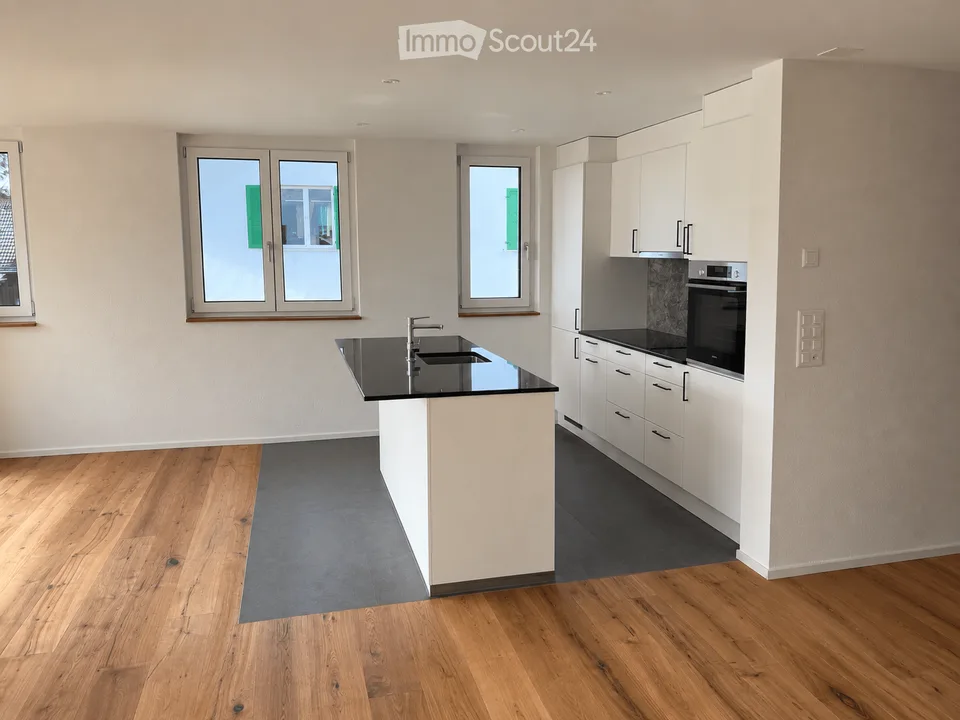 Grosszügige 3.5-Zimmer-Wohnung mit Südbalkon in Schwarzenbach