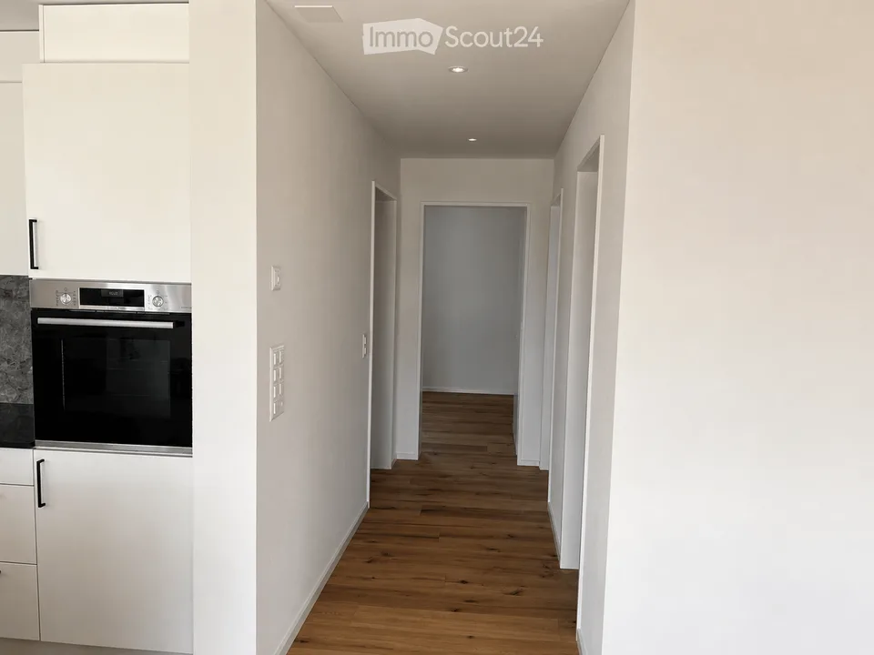 Grosszügige 3.5-Zimmer-Wohnung mit Südbalkon in Schwarzenbach