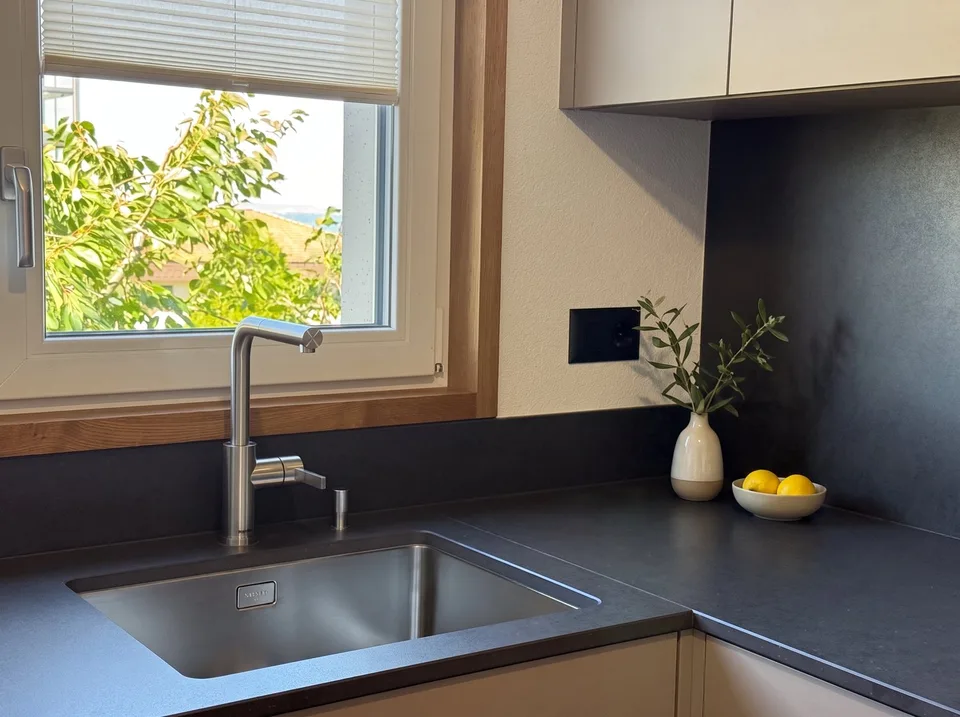 TOP 4.5 Zimmer Wohnung, direkt an ÖV-Haltestelle, im steuergünstigen Schindellegi – Foto 4 von 11