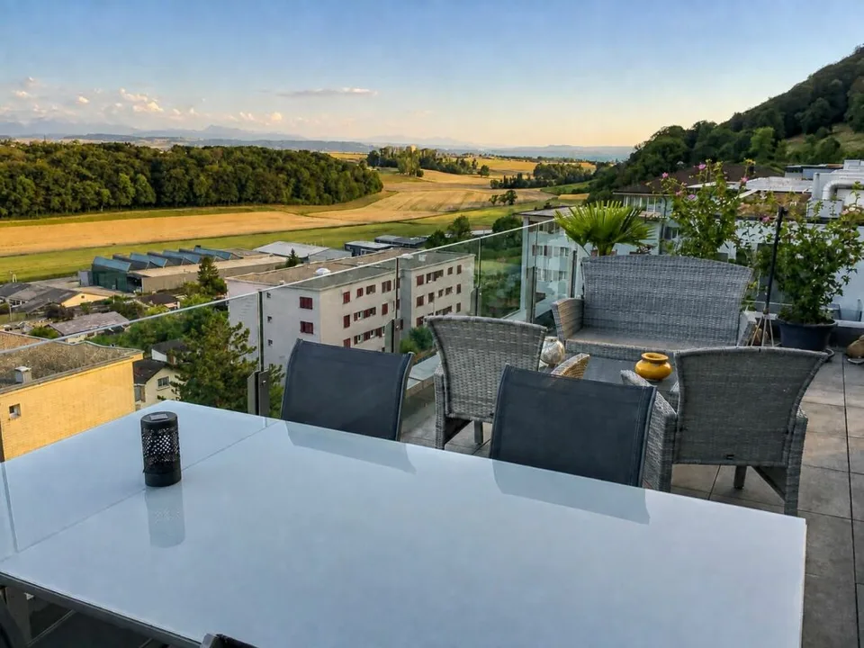 4.5 Zimmer Attikawohnung in Cornaux NE | UrbanHome