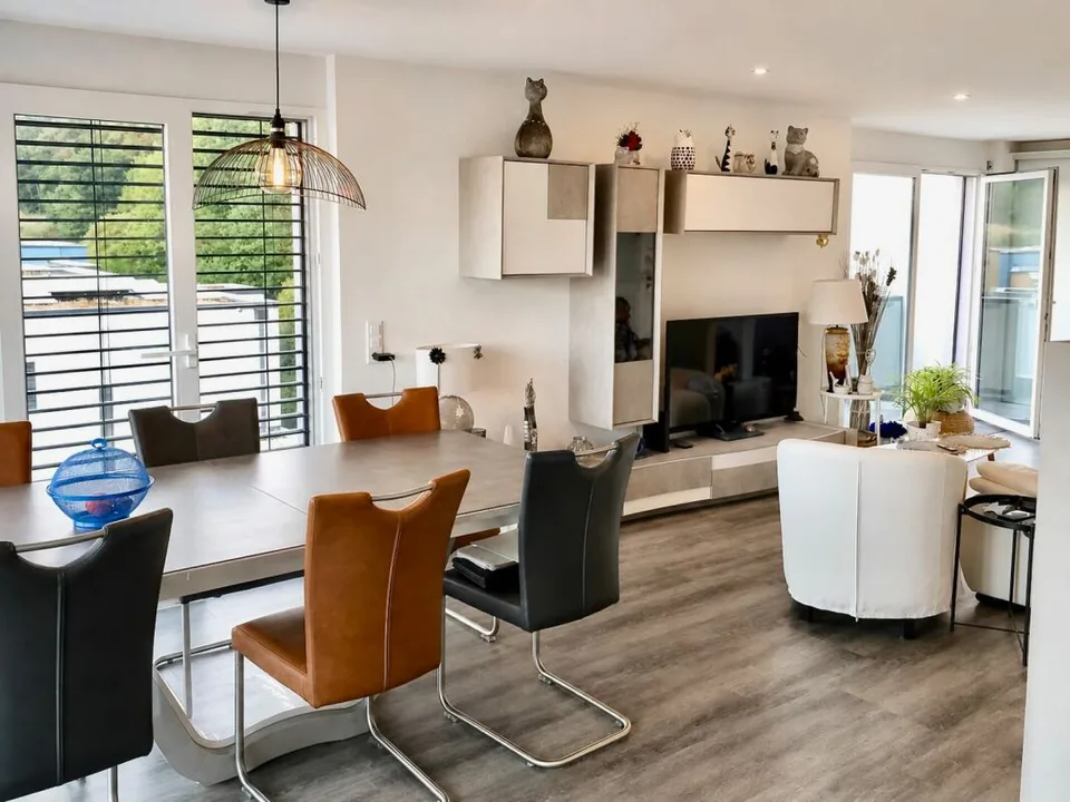 4.5 Zimmer Attikawohnung in Cornaux NE | UrbanHome