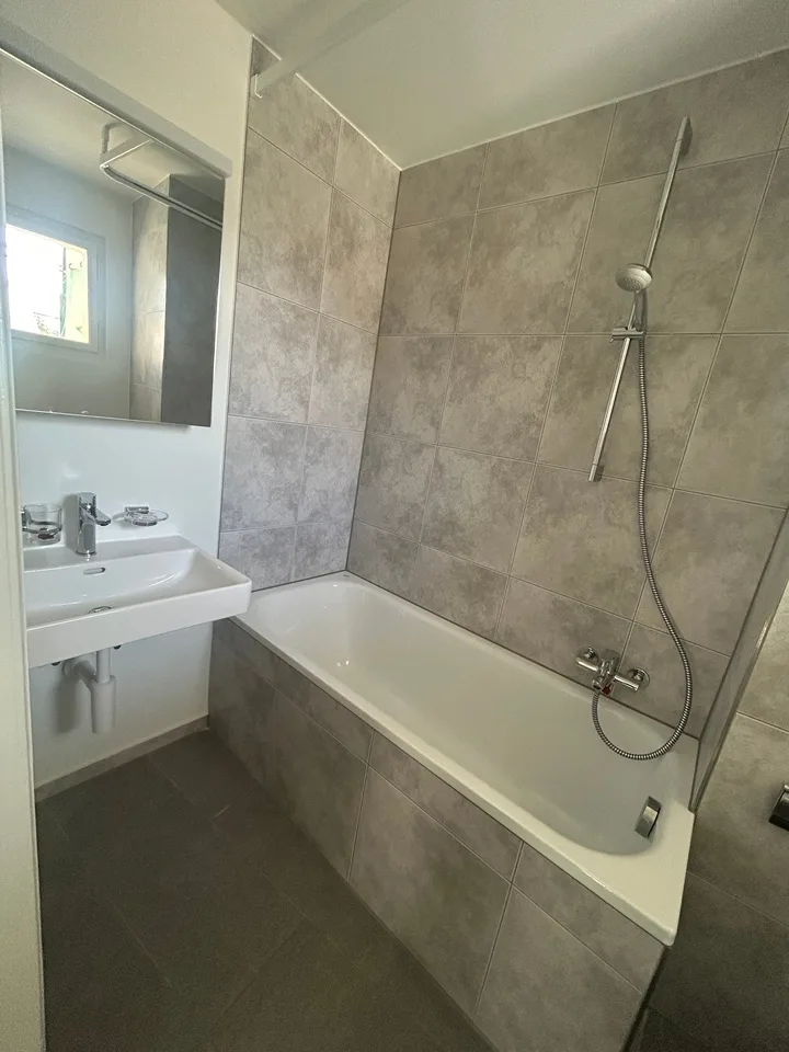 Frisch sanierte 2 Zimmer Wohnung zu vermieten – Foto 2 von 11
