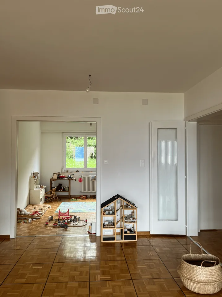 Geräumige 6-Zimmer-Wohnung (4 Schlafzimmer und Doppelsalon) mit Aussicht in Pully