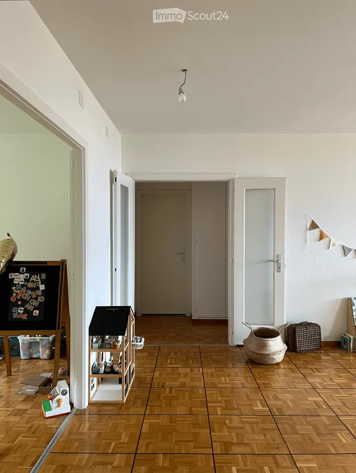Geräumige 6-Zimmer-Wohnung (4 Schlafzimmer und Doppelsalon) mit Aussicht in Pully