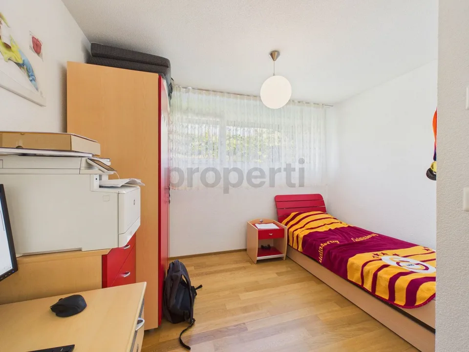 Quatre chambres, chauffage par le sol, place de parking et deux salles de bains modernes – photo 21 sur 27