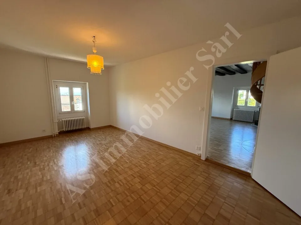 Geräumige 3,5-Zimmer-Wohnung mit Terrasse und Dachboden
