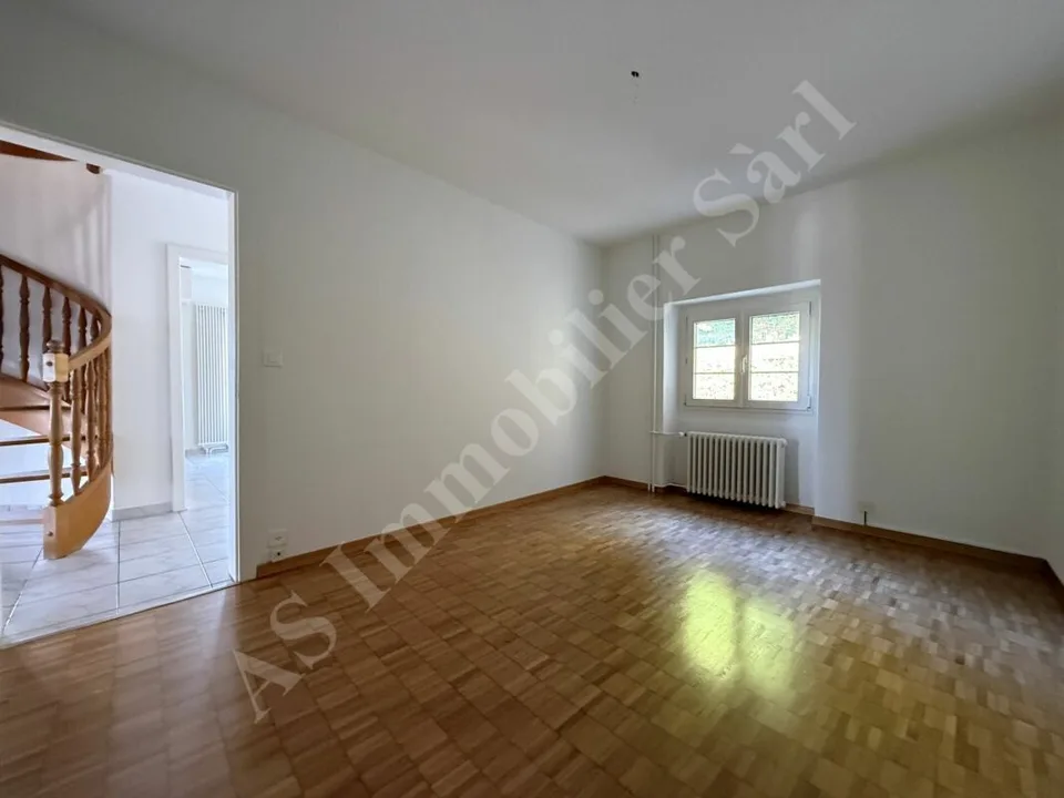 Geräumige 3,5-Zimmer-Wohnung mit Terrasse und Dachboden