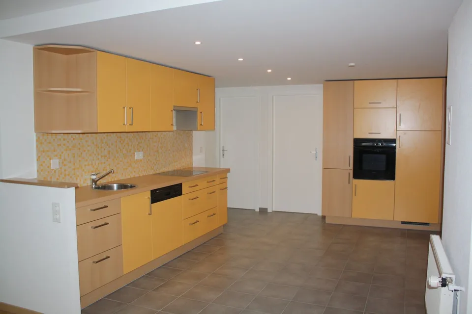 Geräumige 5.5-Zimmer-Wohnung mit Balkon in Corcelles-Peseux – Foto 2 von 10