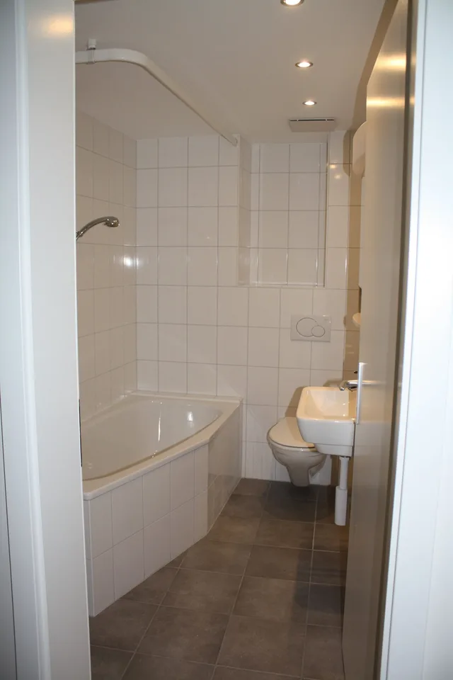 Geräumige 5.5-Zimmer-Wohnung mit Balkon in Corcelles-Peseux – Foto 5 von 10
