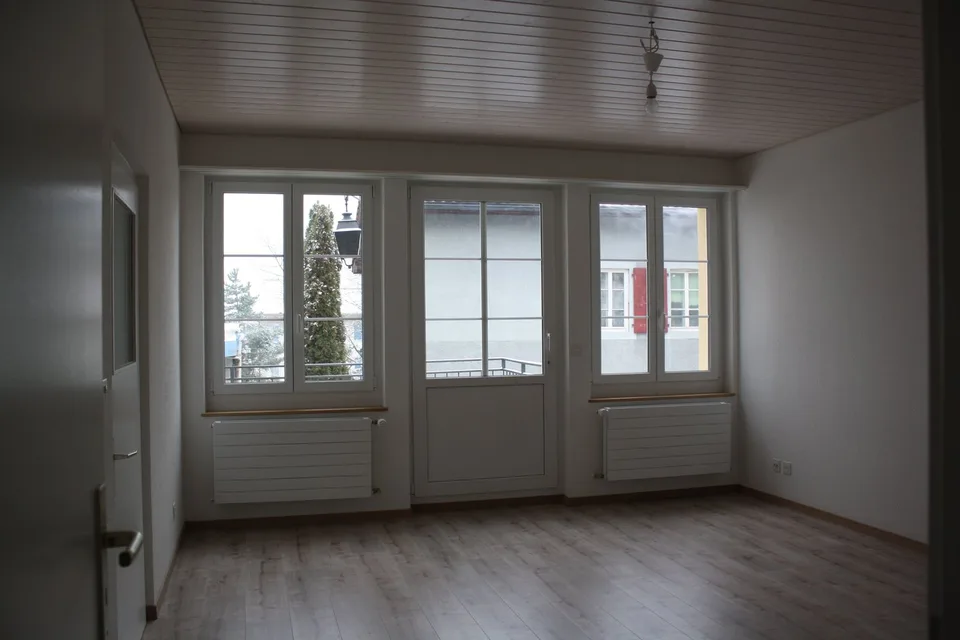 Geräumige 5.5-Zimmer-Wohnung mit Balkon in Corcelles-Peseux – Foto 4 von 10