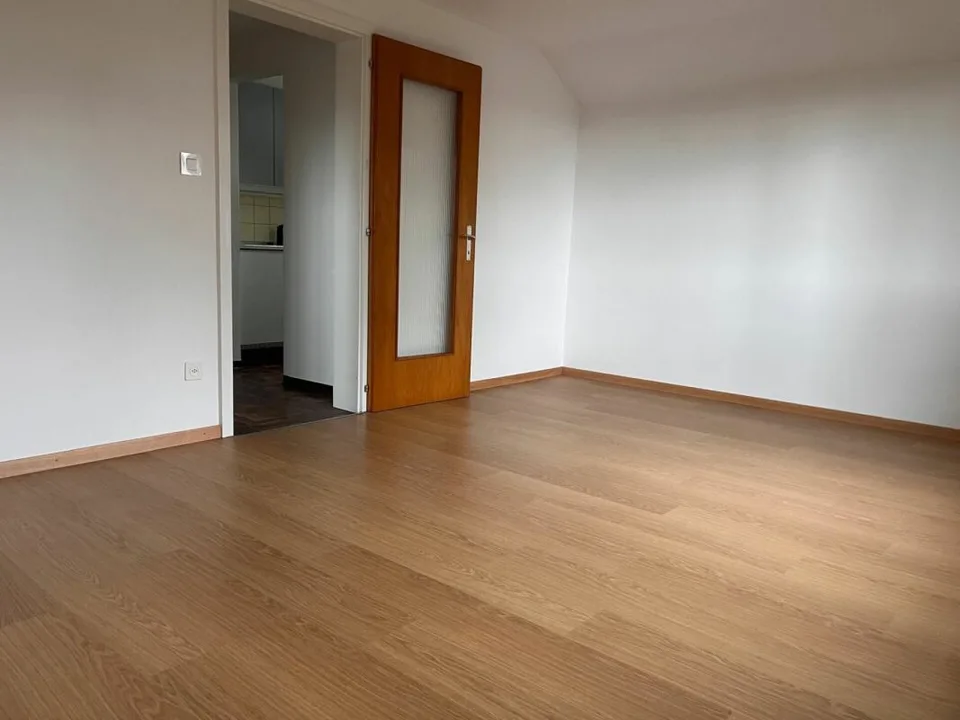 Appartamento mansardato di 3 locali in una casa di 3 famiglie ben curata