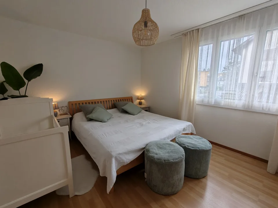 Appartamento luminoso 4.5 locali con balcone e bella vista a Wald ZH