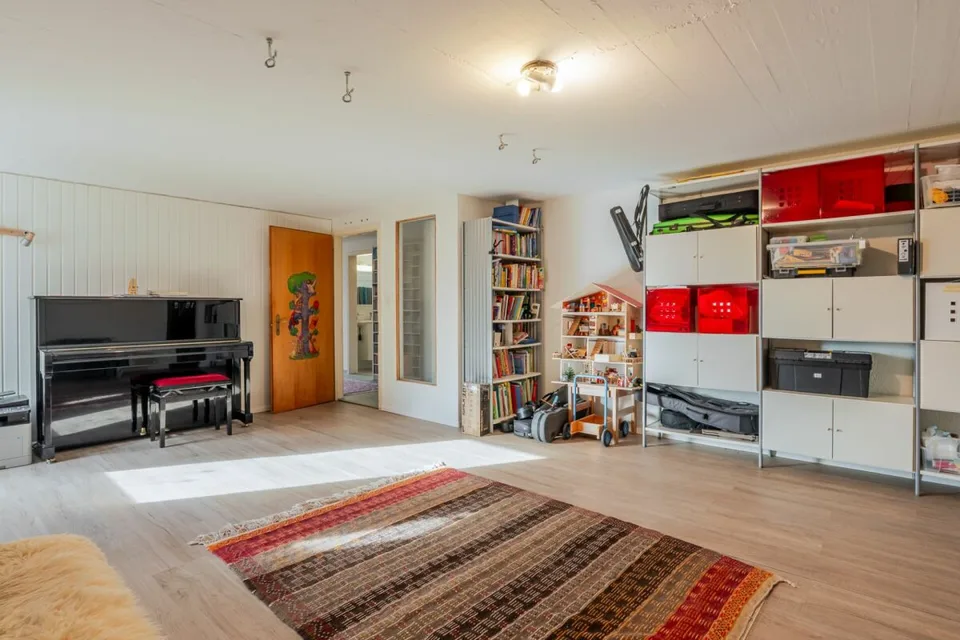 Maison unifamiliale dépendante de 6,5 pièces sur la pente ensoleillée de Dornach – photo 7 sur 12