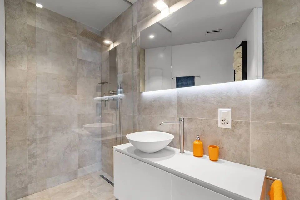 Unique lake-view penthouse in Prestigious Nizza Paradise Residence – Foto 13 von 13