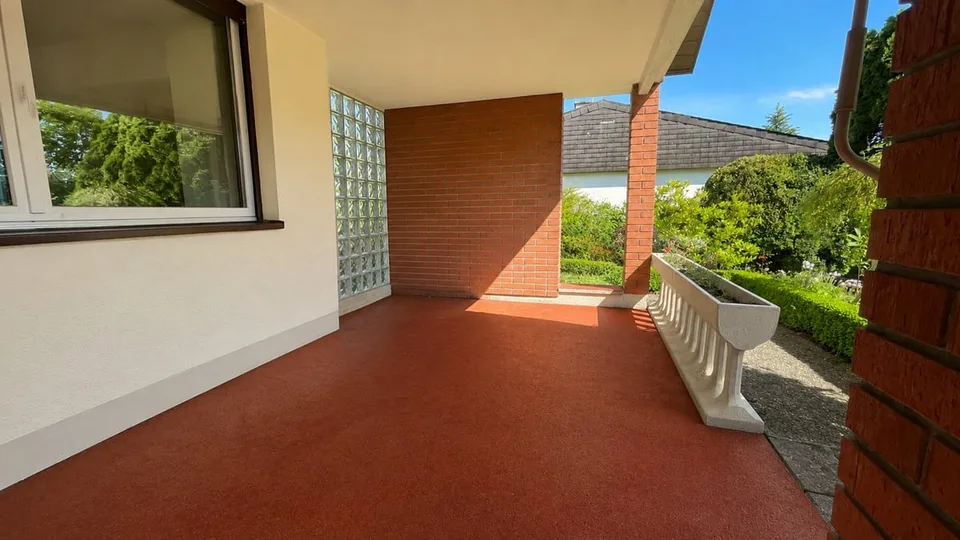 Freistehendes Einfamilienhaus mit Swimmingpool – Foto 10 von 23