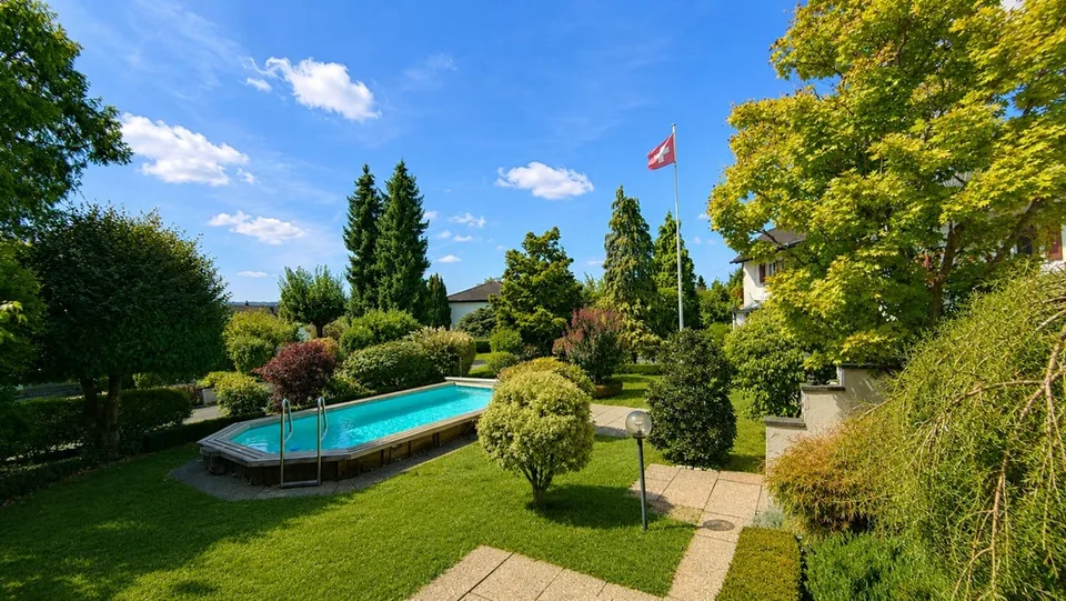 Freistehendes Einfamilienhaus mit Swimmingpool – Foto 3 von 23