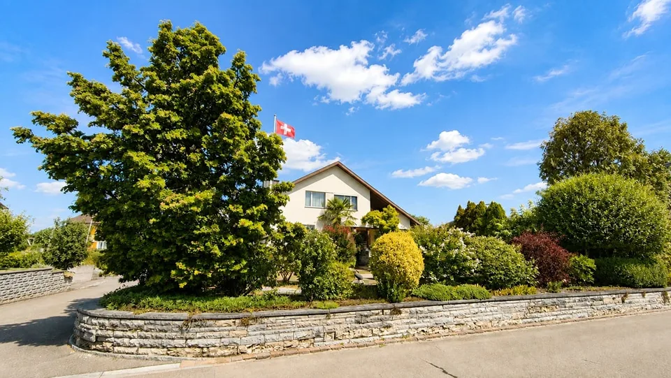 Freistehendes Einfamilienhaus mit Swimmingpool – Foto 15 von 23
