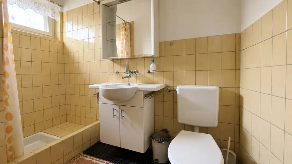 Freistehendes Einfamilienhaus mit Swimmingpool – Foto 20 von 23
