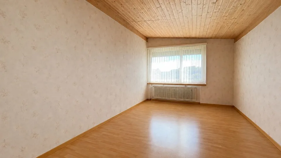 Freistehendes Einfamilienhaus mit Swimmingpool – Foto 17 von 23