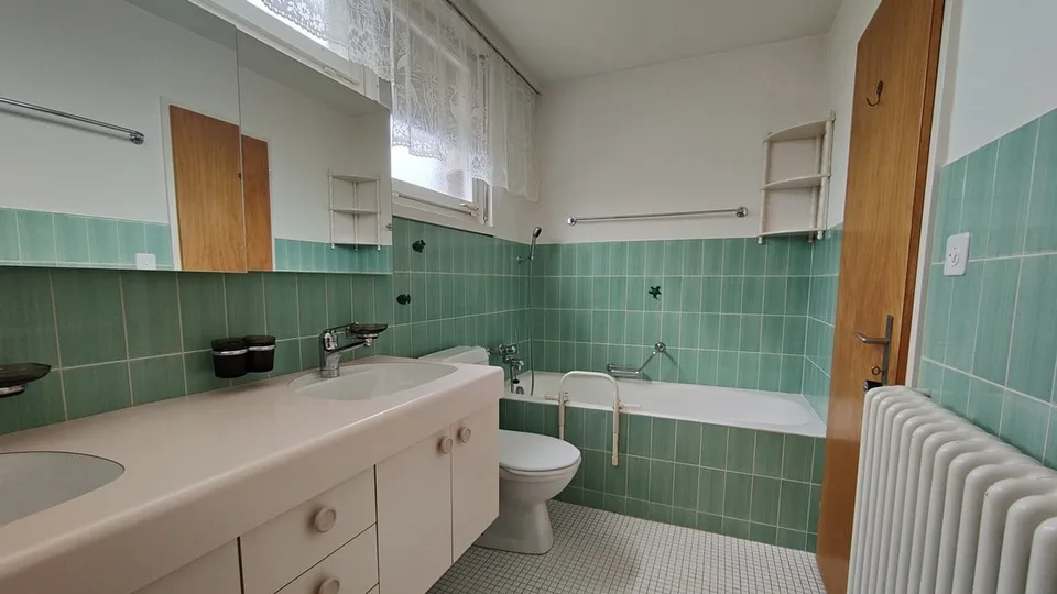 Freistehendes Einfamilienhaus mit Swimmingpool – Foto 19 von 23