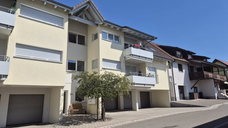 Jestetten - helle 4-Zimmerwohnung mit Balkon - 95 m² – Foto 2 von 13