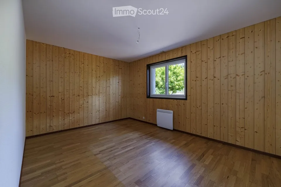 A due passi da Soral e dal confine svizzero | Bella casa familiare con terreno di 1'925 m² – foto 7 di 12