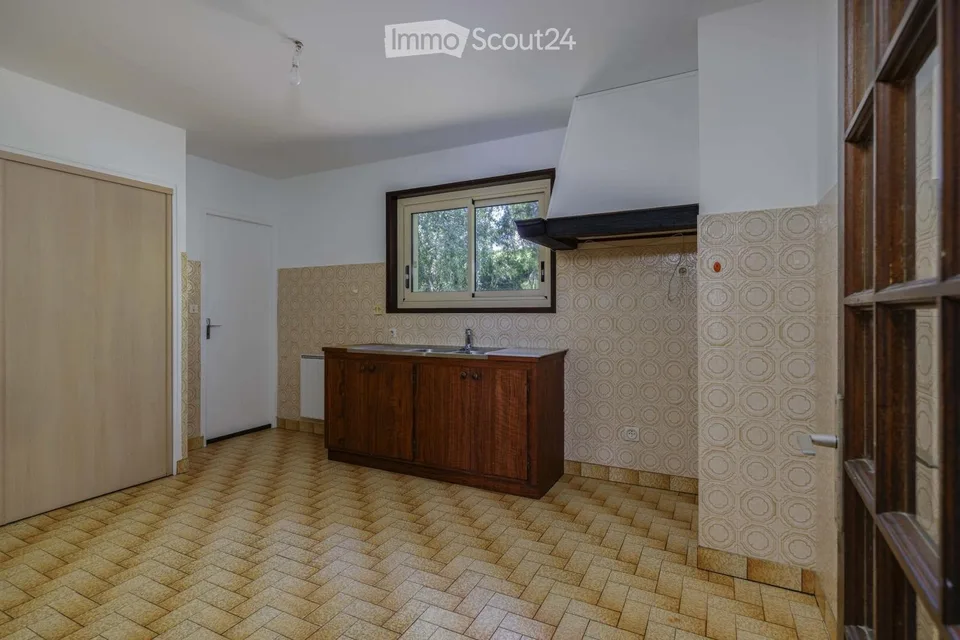 A due passi da Soral e dal confine svizzero | Bella casa familiare con terreno di 1'925 m² – foto 11 di 12
