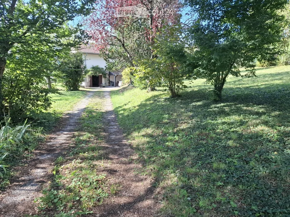 A due passi da Soral e dal confine svizzero | Bella casa familiare con terreno di 1'925 m² – foto 4 di 12