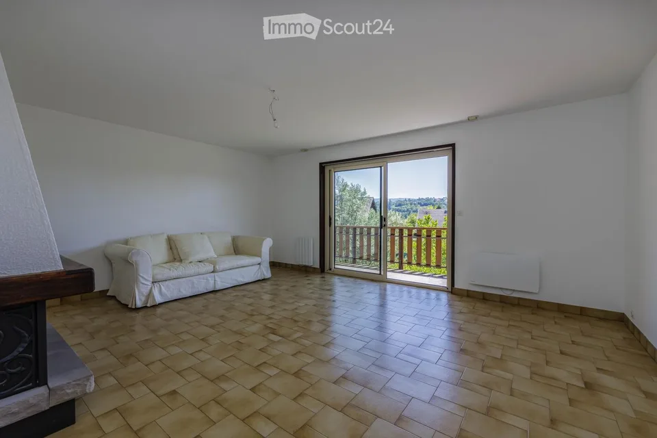 A due passi da Soral e dal confine svizzero | Bella casa familiare con terreno di 1'925 m² – foto 5 di 12