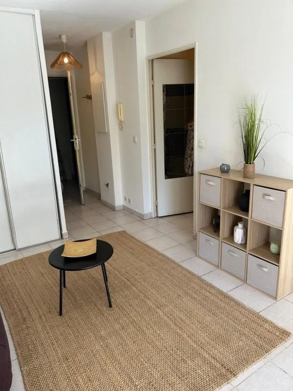 Studio möbliert, voll ausgestattet mit großer Terrasse – Foto 5 von 9