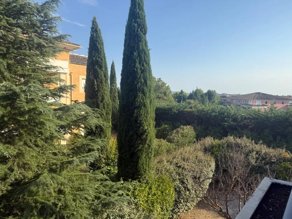 Studio möbliert, voll ausgestattet mit großer Terrasse – Foto 2 von 9