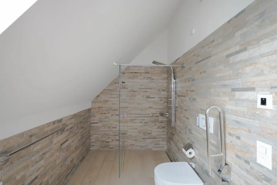 2.5-Zimmer-Dachwohnung im Loft-Style – Foto 7 von 13