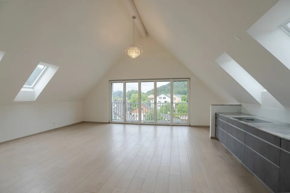 2.5-Zimmer-Dachwohnung im Loft-Style – Foto 4 von 13