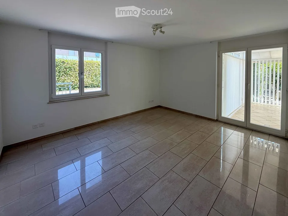 Exklusive 4.5-Zimmer-Gartenwohnung mit vier Parkplätzen, Cheminée und Sauna – Foto 11 von 20