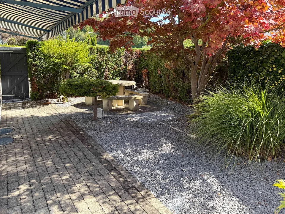Exklusive 4.5-Zimmer-Gartenwohnung mit vier Parkplätzen, Cheminée und Sauna – Foto 7 von 20