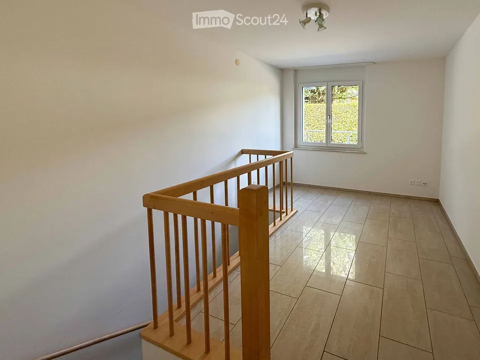 Exklusive 4.5-Zimmer-Gartenwohnung mit vier Parkplätzen, Cheminée und Sauna – Foto 13 von 20