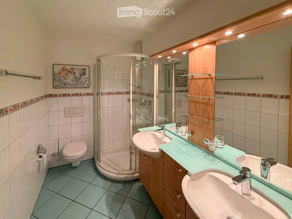 Exklusive 4.5-Zimmer-Gartenwohnung mit vier Parkplätzen, Cheminée und Sauna – Foto 10 von 20